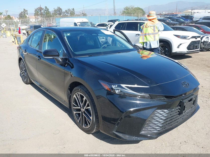 TOYOTA CAMRY XLE