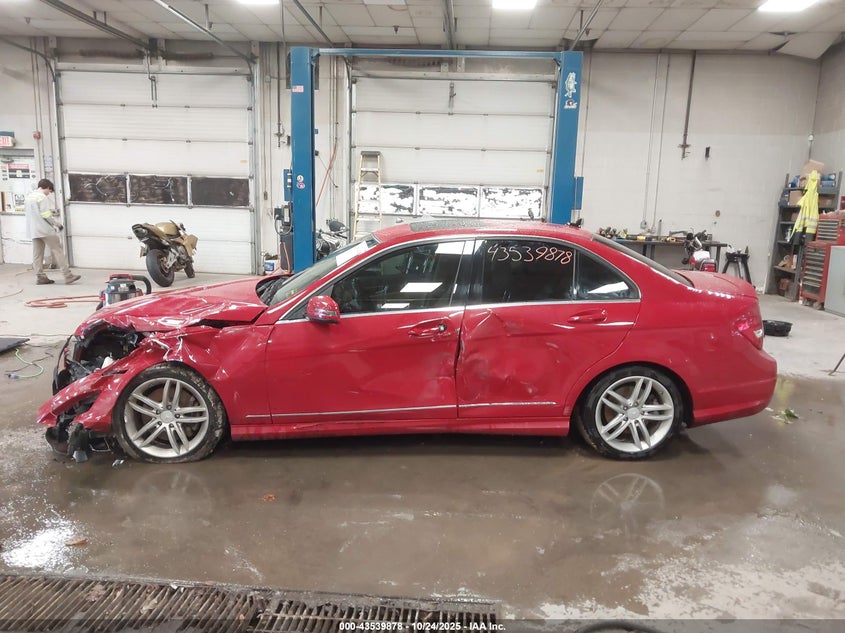 2013 MERCEDES-BENZ C 300 SPORT 4MATIC WDDGF8AB3DA792016