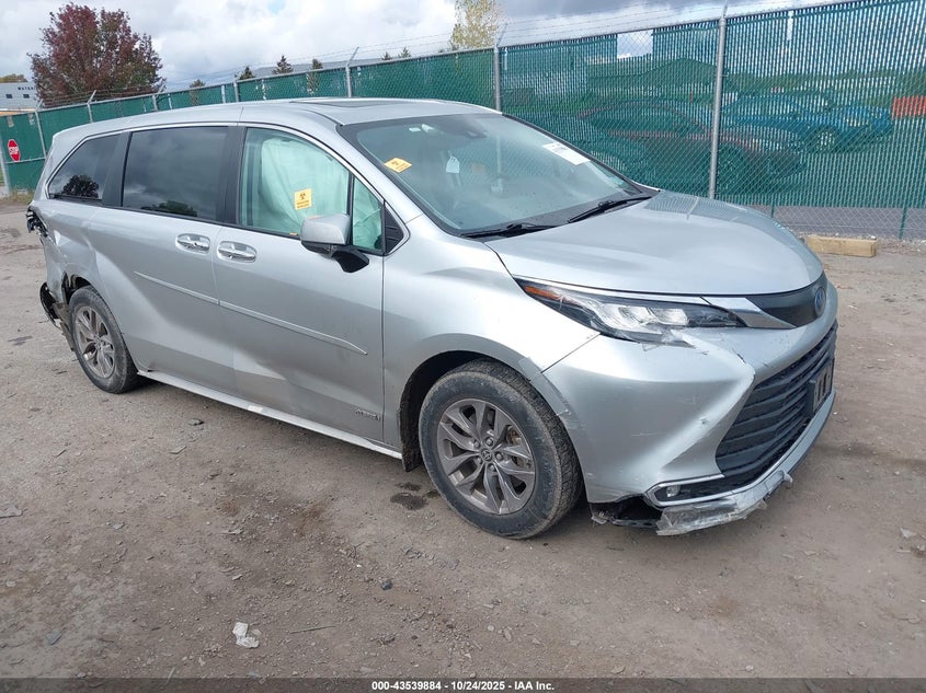 2021 TOYOTA SIENNA XLE - 5TDYRKEC6MS048256