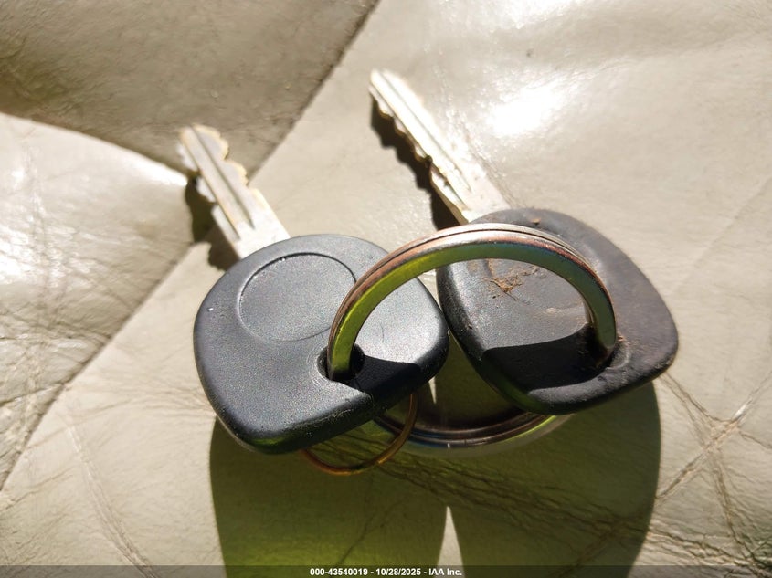 2001 Chevrolet Suburban 1500 Lt VIN: 3GNFK16T81G108155 Lot: 43540019