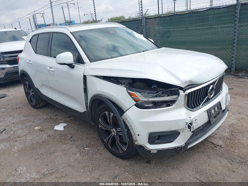 VOLVO XC40 T4 INSCRIPTION