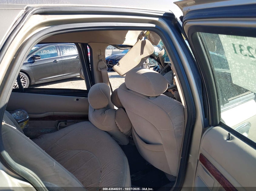 2000 Mercury Grand Marquis Gs VIN: 2MEFM74W5YX657264 Lot: 43540231