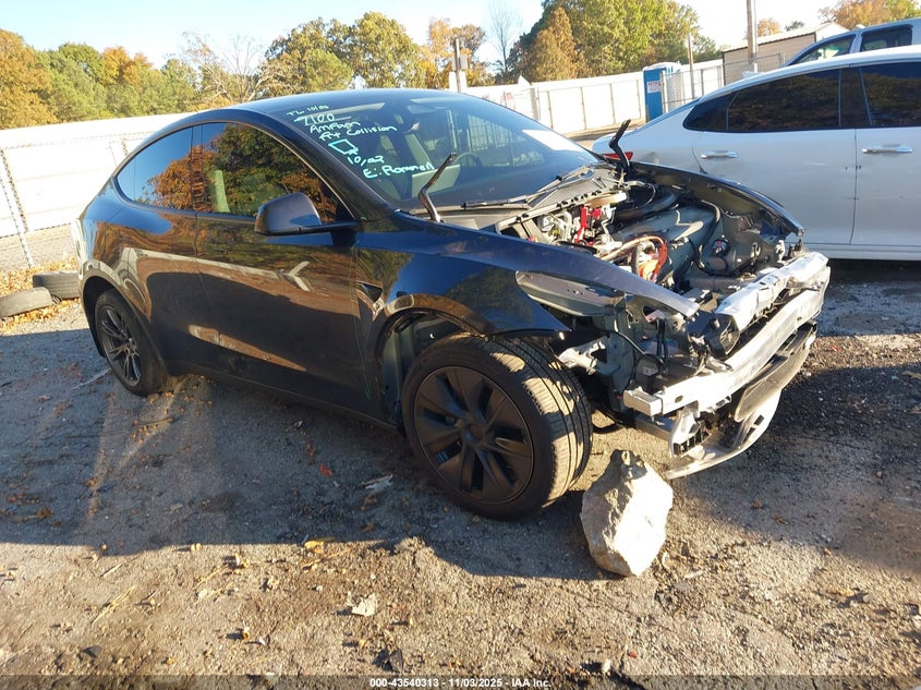 2024 TESLA MODEL Y LONG RANGE DUAL MOTOR ALL-WHEEL DRIVE - 7SAYGDEE5RA317488