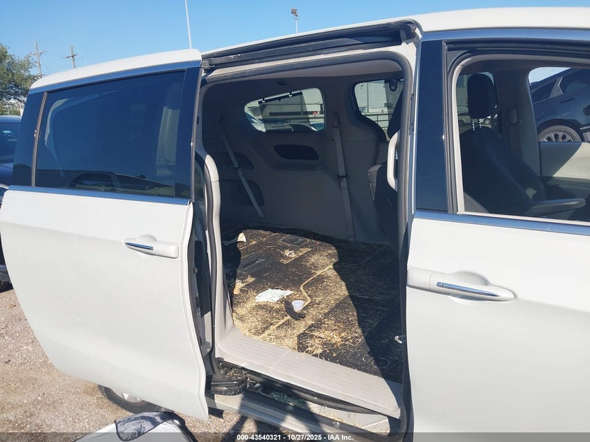 2017 Chrysler Pacifica Touring Plus VIN: 2C4RC1BG5HR839576 Lot: 43540321