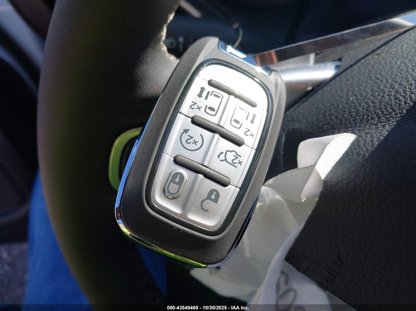 2025 Chrysler Pacifica Hybrid Select VIN: 2C4RC1S71SR577384 Lot: 43540469