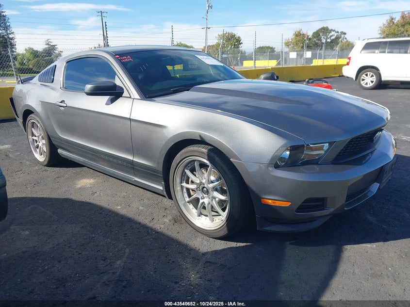FORD MUSTANG V6 PREMIUM