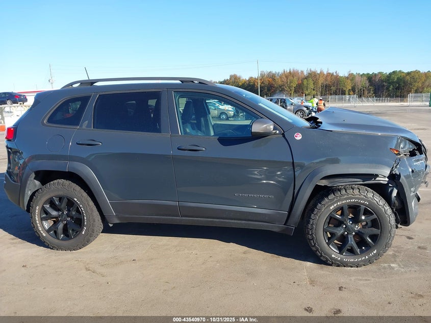 2017 Jeep Cherokee Trailhawk 4X4 VIN: 1C4PJMBSXHW639609 Lot: 43540970