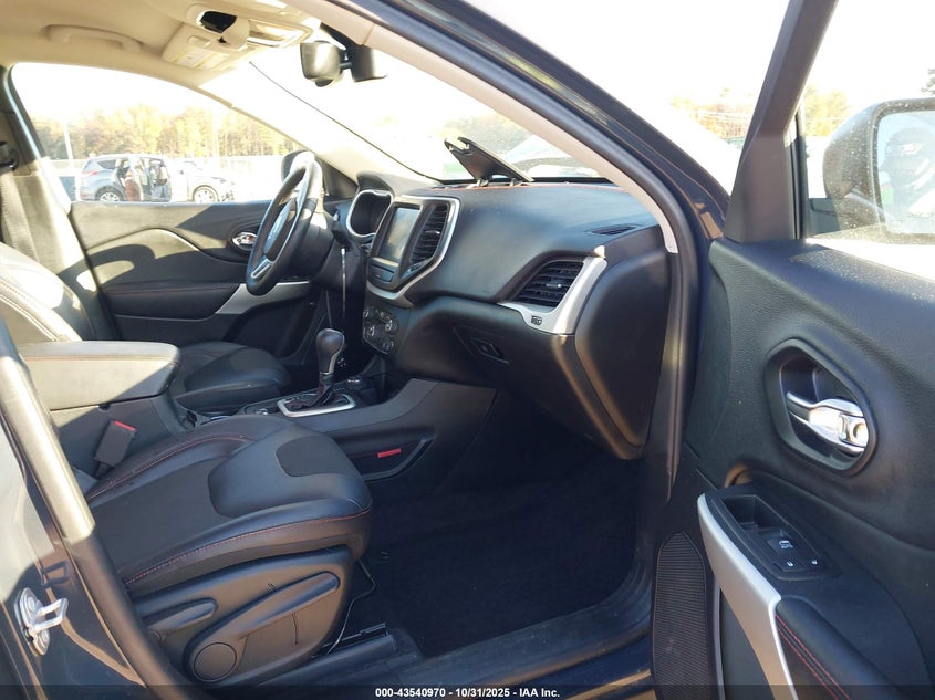 1C4PJMBSXHW639609 2017 JEEP CHEROKEE photo no. 5