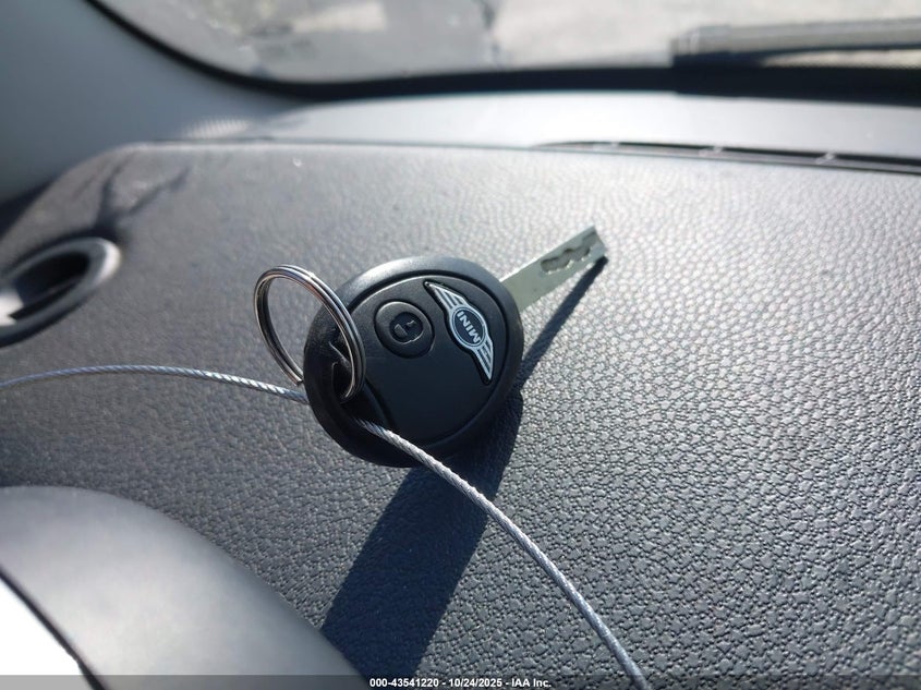 2003 Mini Cooper S VIN: WMWRE33473TD66999 Lot: 43541220