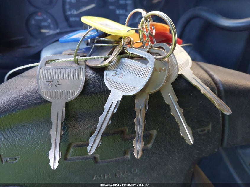 2005 Chevrolet Express Cutaway Base W/C7L/C7N VIN: 1GBJG31U451166465 Lot: 43541314