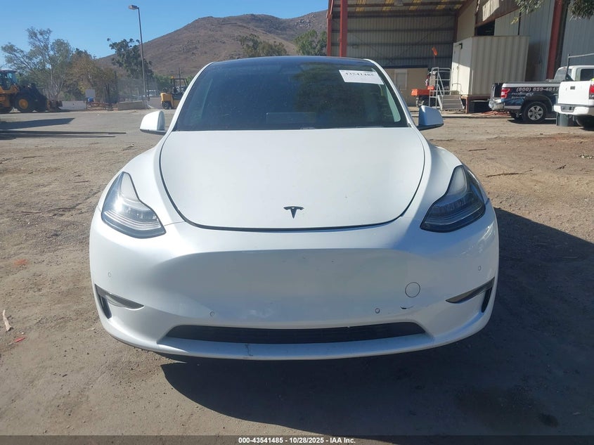 2020 Tesla Model Y Long Range Dual Motor All-Wheel Drive VIN: 5YJYGDEE8LF015281 Lot: 43541485