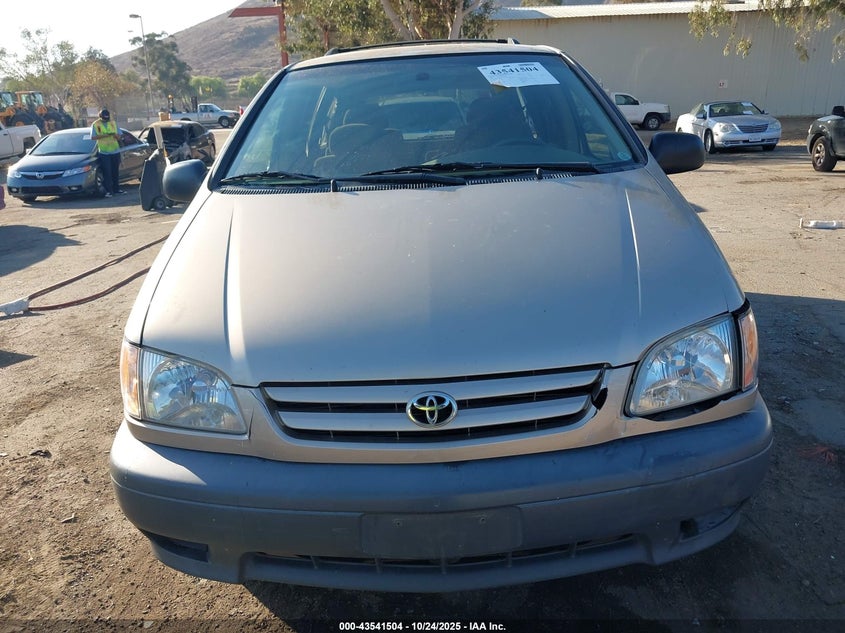2002 Toyota Sienna Le VIN: 4T3ZF13C52U413547 Lot: 43541504
