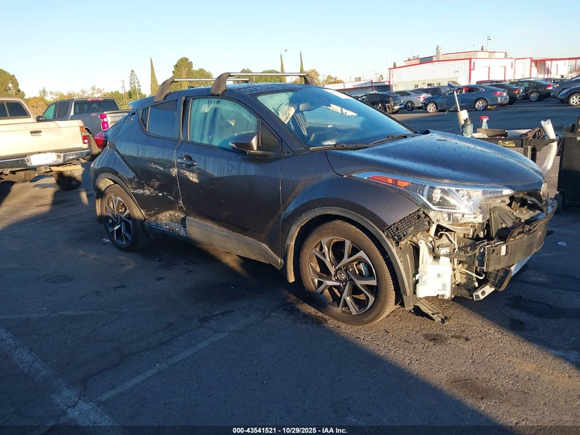 TOYOTA C-HR XLE PREMIUM