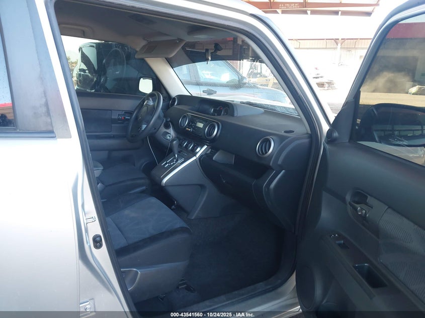 JTLZE4FE6CJ029721 2012 SCION XB photo no. 5