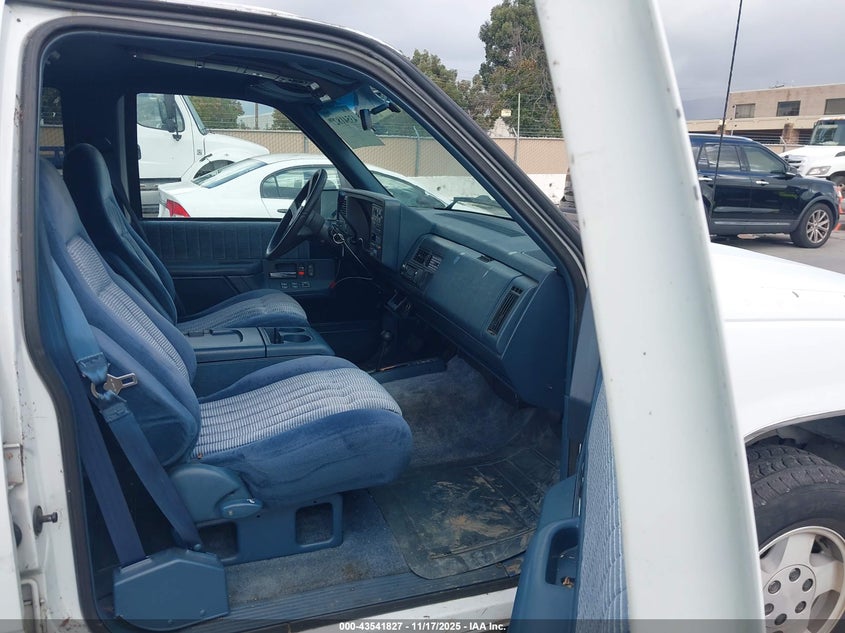 1GNFK16K4RJ414741 1994 CHEVROLET SUBURBAN photo no. 5