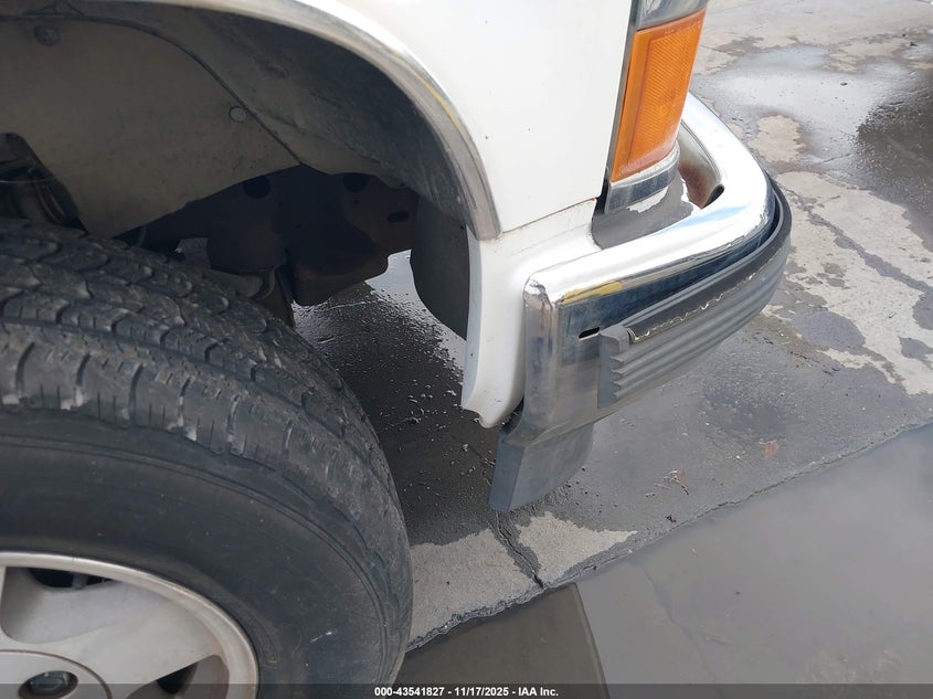 1994 Chevrolet Suburban K1500 VIN: 1GNFK16K4RJ414741 Lot: 43541827