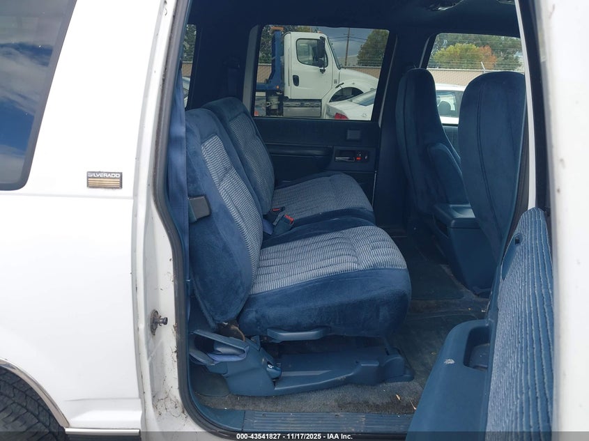 1994 Chevrolet Suburban K1500 VIN: 1GNFK16K4RJ414741 Lot: 43541827