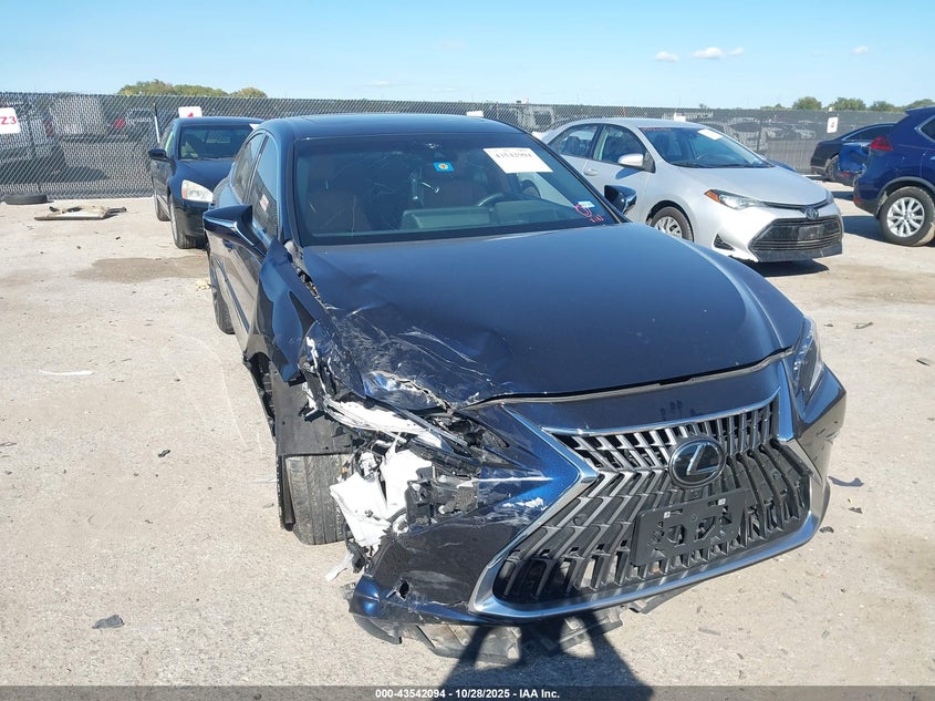 LEXUS ES 300H ULTRA LUXURY