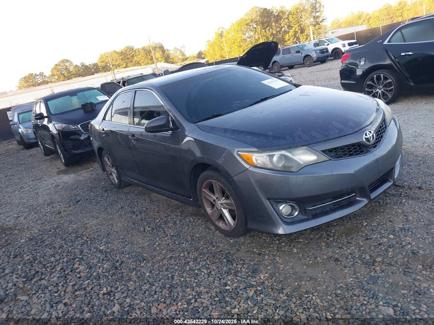TOYOTA CAMRY SE