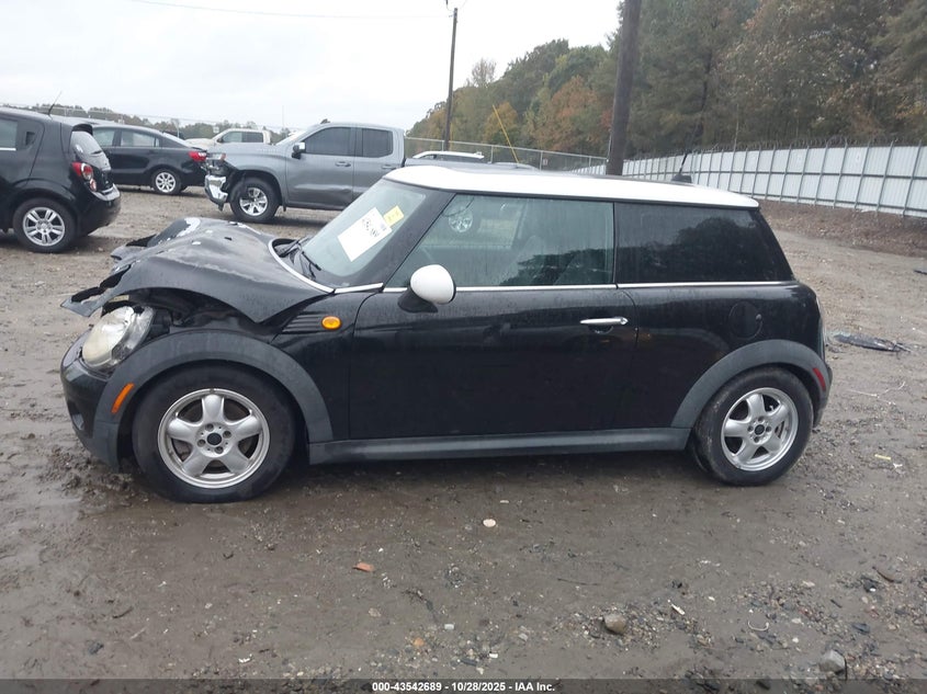2009 Mini Cooper VIN: WMWMF33569TW73893 Lot: 43542689