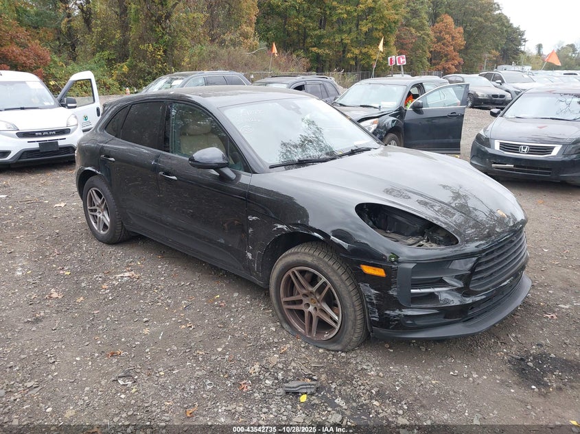 PORSCHE MACAN