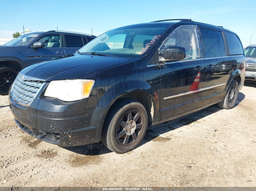 2A4RR5D10AR221418 2010 CHRYSLER TOWN & COUNTRY photo no. 2