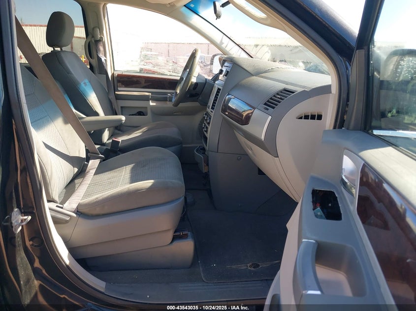 2A4RR5D10AR221418 2010 CHRYSLER TOWN & COUNTRY photo no. 5