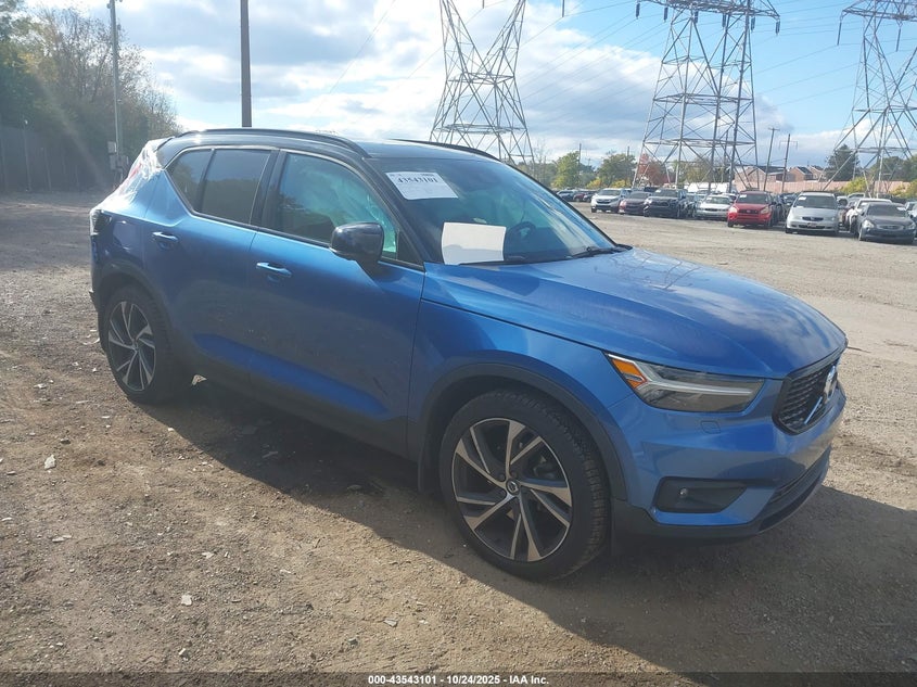 VOLVO XC40 T5 R-DESIGN