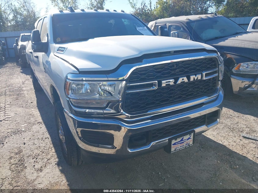 RAM 2500 TRADESMAN 4X4 8 BOX