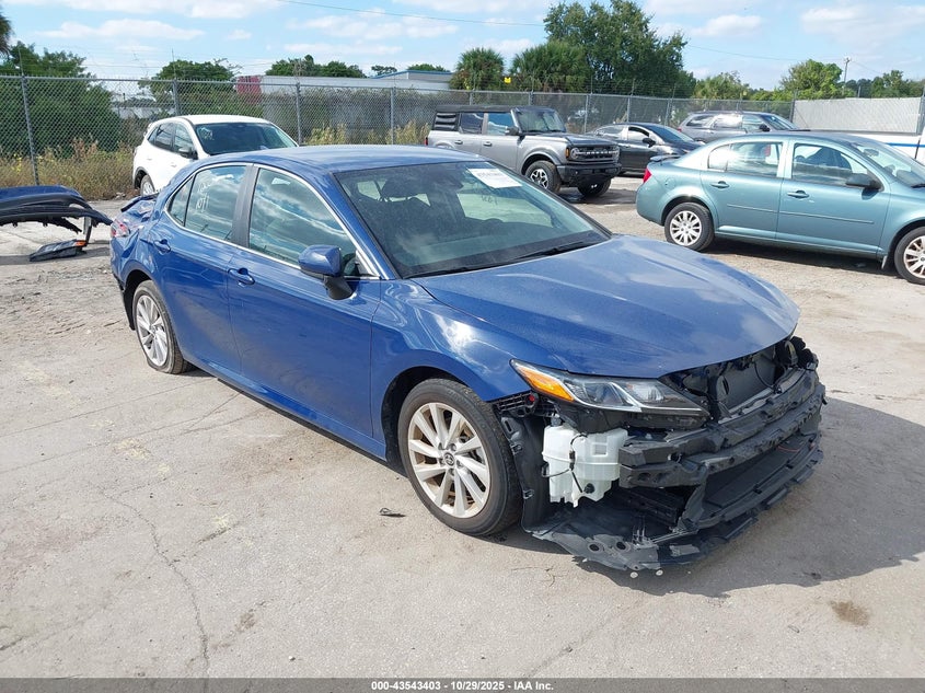 TOYOTA CAMRY LE