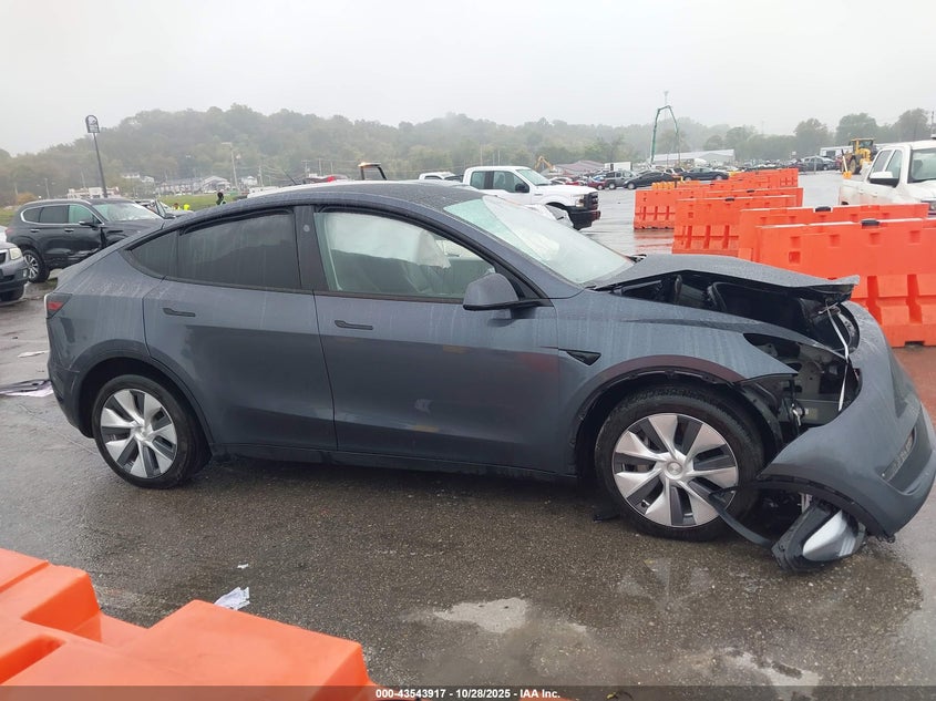 2023 Tesla Model Y Awd/Long Range Dual Motor All-Wheel Drive VIN: 7SAYGDEE3PA208685 Lot: 43543917