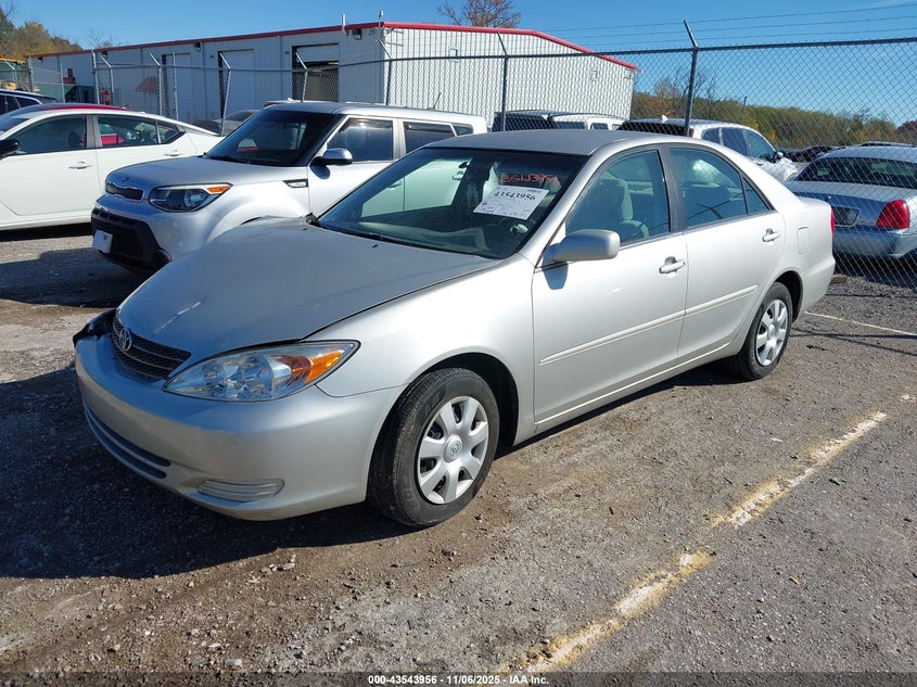 4T1BE32KX4U915264 2004 TOYOTA CAMRY photo no. 2