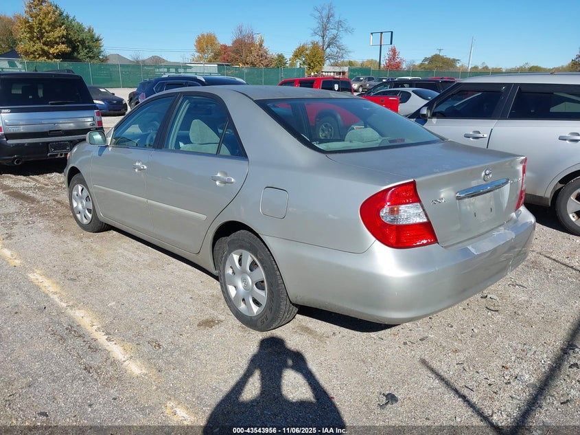 4T1BE32KX4U915264 2004 TOYOTA CAMRY photo no. 3