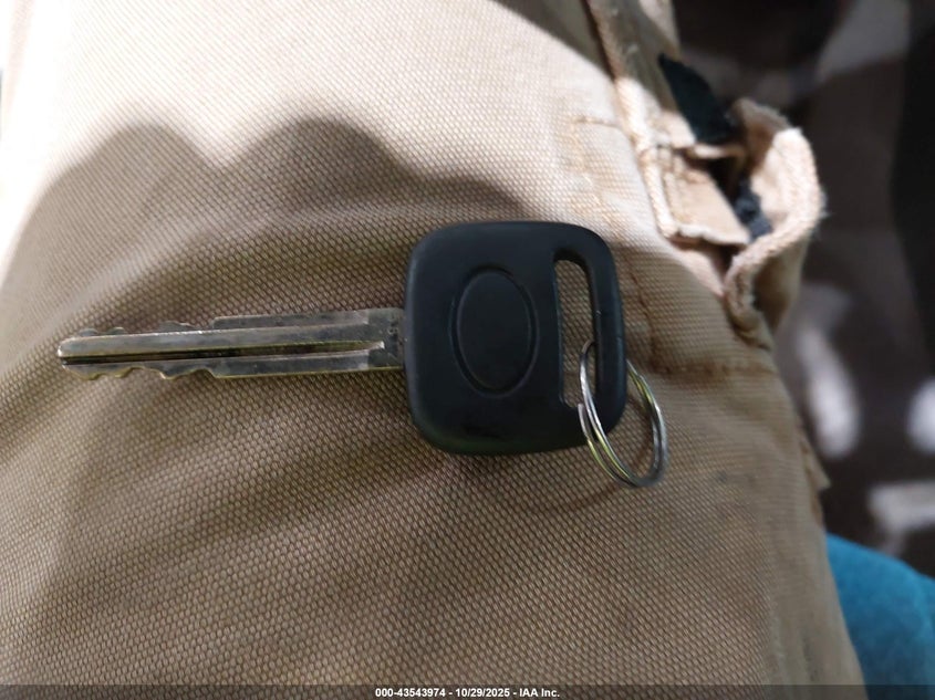 2000 Toyota Camry Le V6 VIN: 4T1BF22K5YU090652 Lot: 43543974