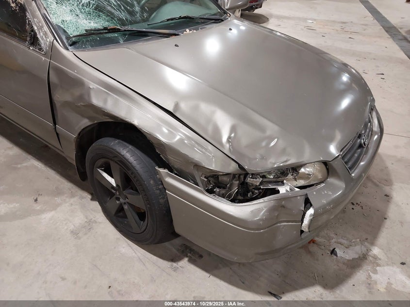 2000 Toyota Camry Le V6 VIN: 4T1BF22K5YU090652 Lot: 43543974