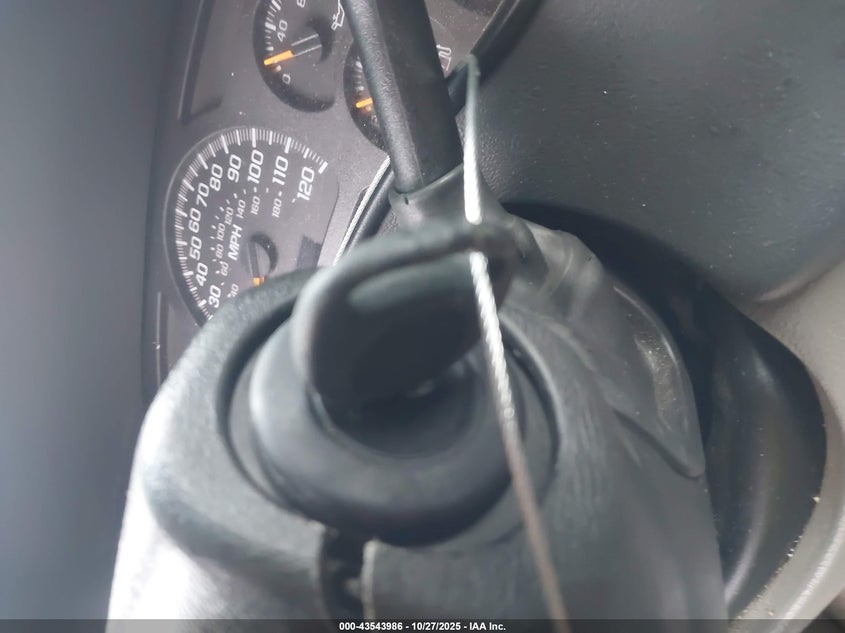 2005 GMC Yukon Slt VIN: 1GKEC13T25R209949 Lot: 43543986