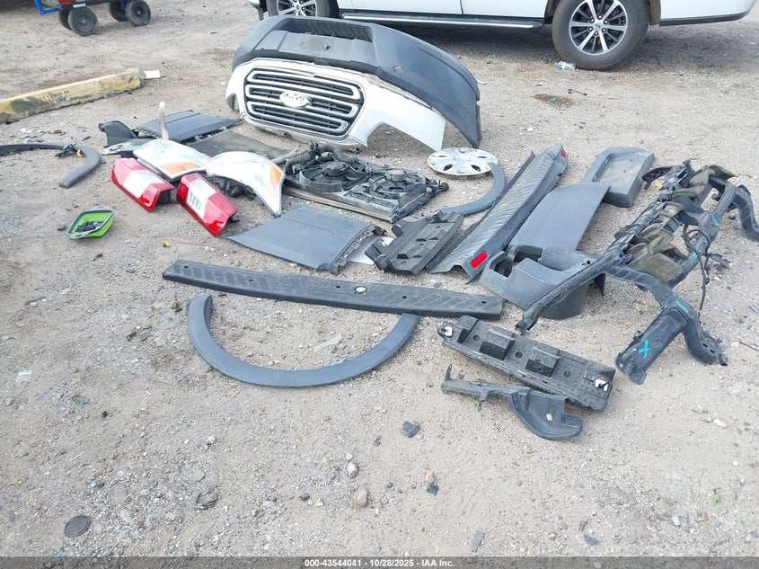 2018 Ford Transit-250 VIN: 1FTYR1ZM8JKA98589 Lot: 43544041