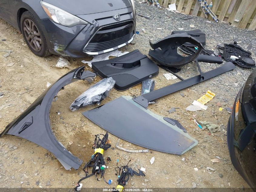 2022 Tesla Model Y Long Range Dual Motor All-Wheel Drive VIN: 7SAYGAEE2NF307710 Lot: 43544182