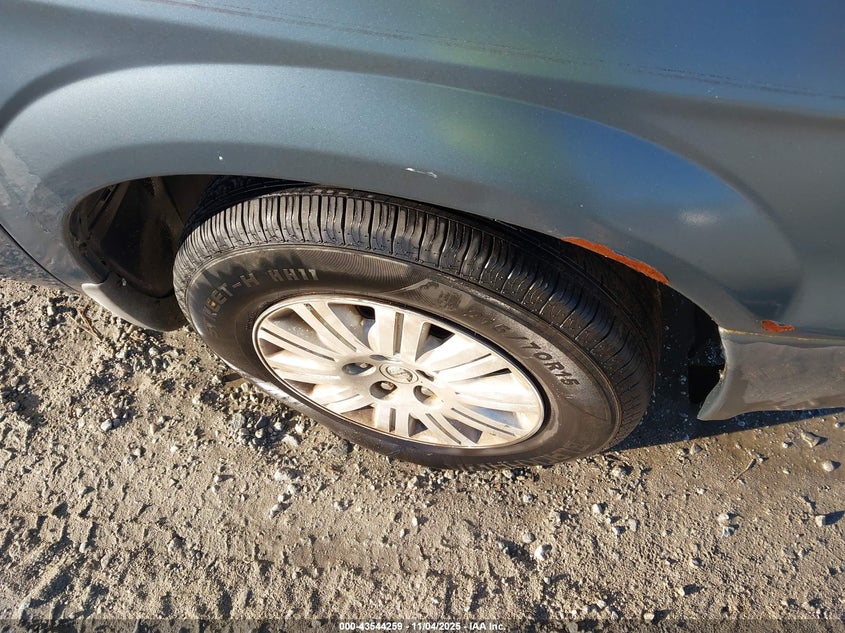 2005 Chrysler Town & Country VIN: 1C4GP45R45B417772 Lot: 43544259