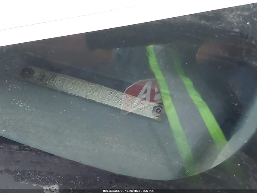 1998 Jeep Cherokee Classic/Sport VIN: 1J4FT68S5WL262365 Lot: 43544379