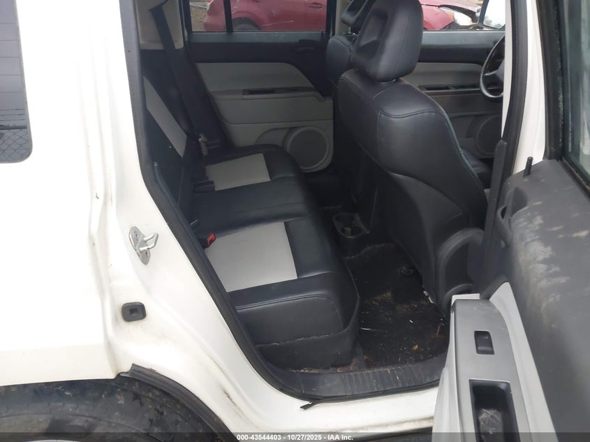 1J8FF28WX7D395555 2007 JEEP LIBERTY (PATRIOT) photo no. 8
