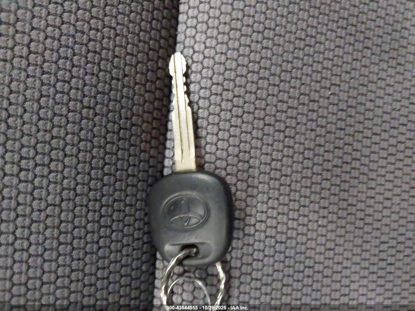 2005 Toyota Matrix Xr VIN: 2T1KR32E75C412602 Lot: 43544555