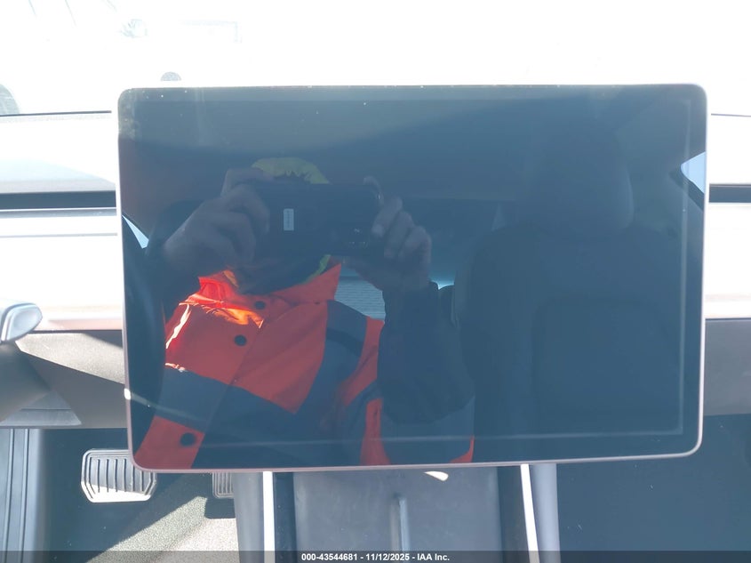 2018 Tesla Model 3 Long Range/Performance VIN: 5YJ3E1EB8JF070525 Lot: 43544681