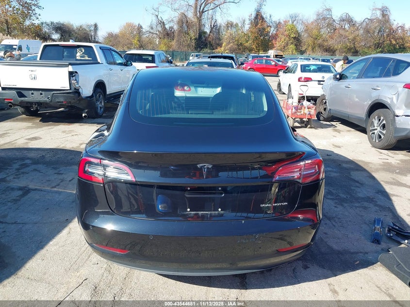 2018 Tesla Model 3 Long Range/Performance VIN: 5YJ3E1EB8JF070525 Lot: 43544681