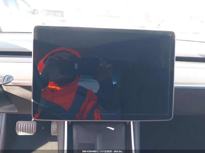 2018 Tesla Model 3 Long Range/Performance VIN: 5YJ3E1EB8JF070525 Lot: 43544681