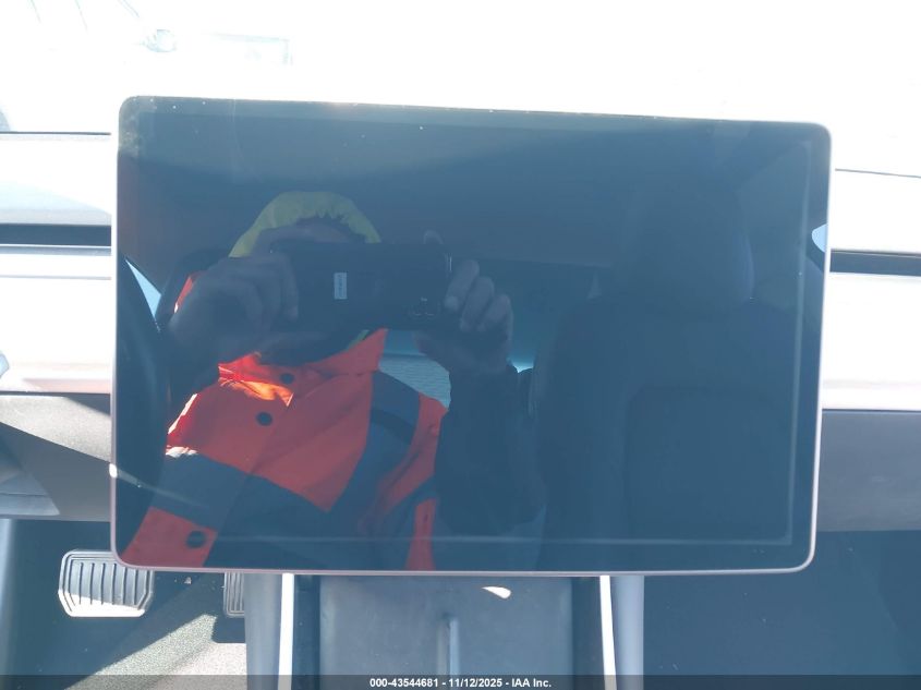 2018 Tesla Model 3 Long Range/Performance VIN: 5YJ3E1EB8JF070525 Lot: 43544681