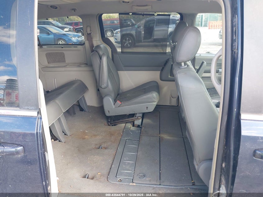 2008 Chrysler Town & Country Touring VIN: 2A8HR54P68R721589 Lot: 43544791