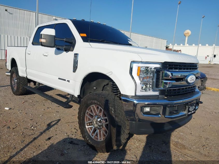 FORD F-250 LARIAT