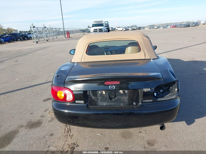 1999 Mazda Mx-5 Miata Leather Pkg/Popular Equipment Pkg/Sports Pkg/Touring Pkg VIN: JM1NB3533X0131941 Lot: 43544866