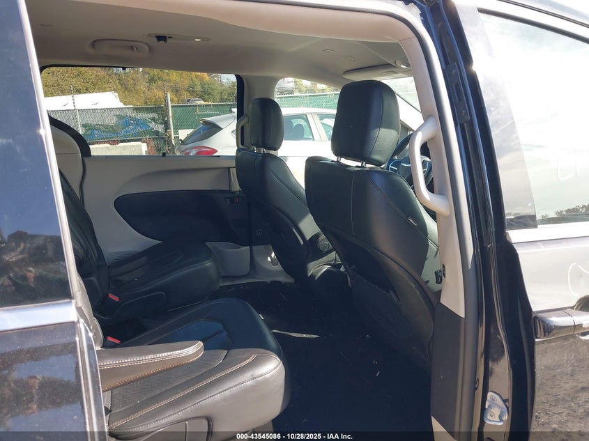 2020 Chrysler Pacifica Touring L VIN: 2C4RC1BG2LR114378 Lot: 43545086